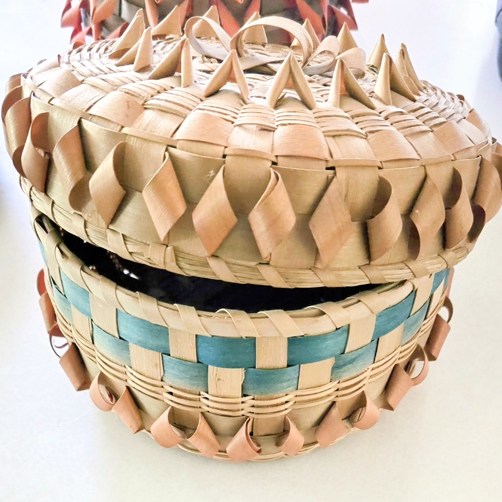 Northeast Wodlands Indian Hand Crafted Basket